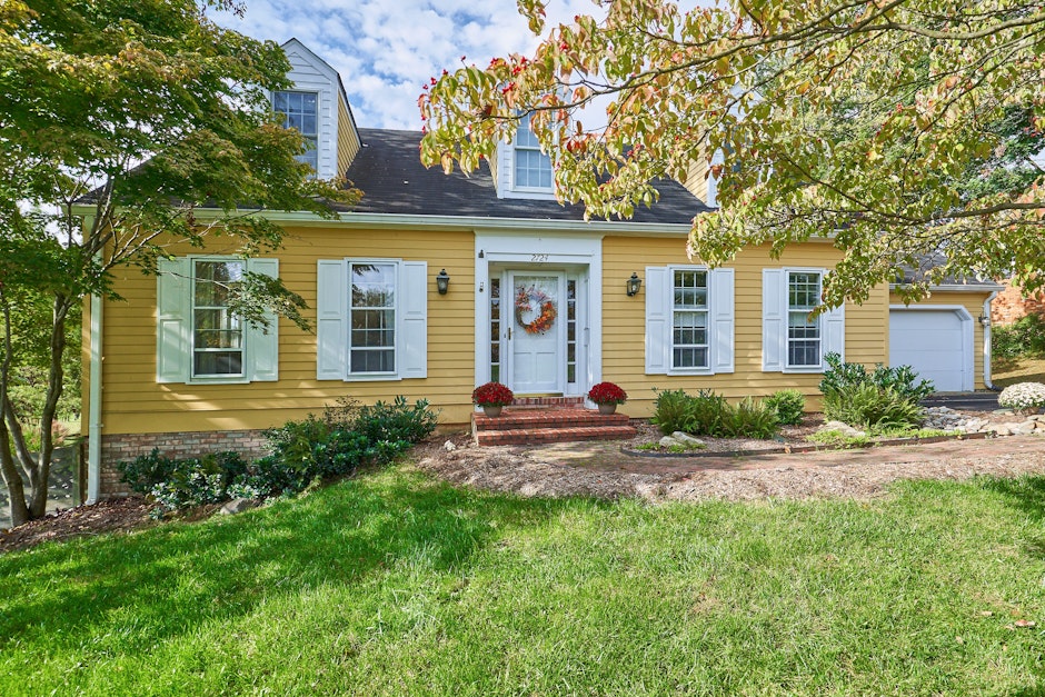 2724 Calkins Road, Herndon, VA 20171, Presented by Fran Rudd, Century 21 Redwood Realty. Powered